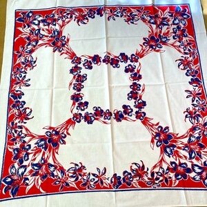 GORGEOUS VTG RED/WHITE and BLUE COTTON Tablecloth 45” x 44”